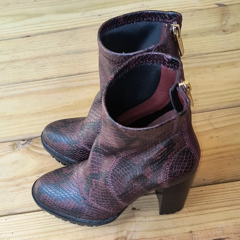 Vince Camuto Erettie - Picture 1 of 8